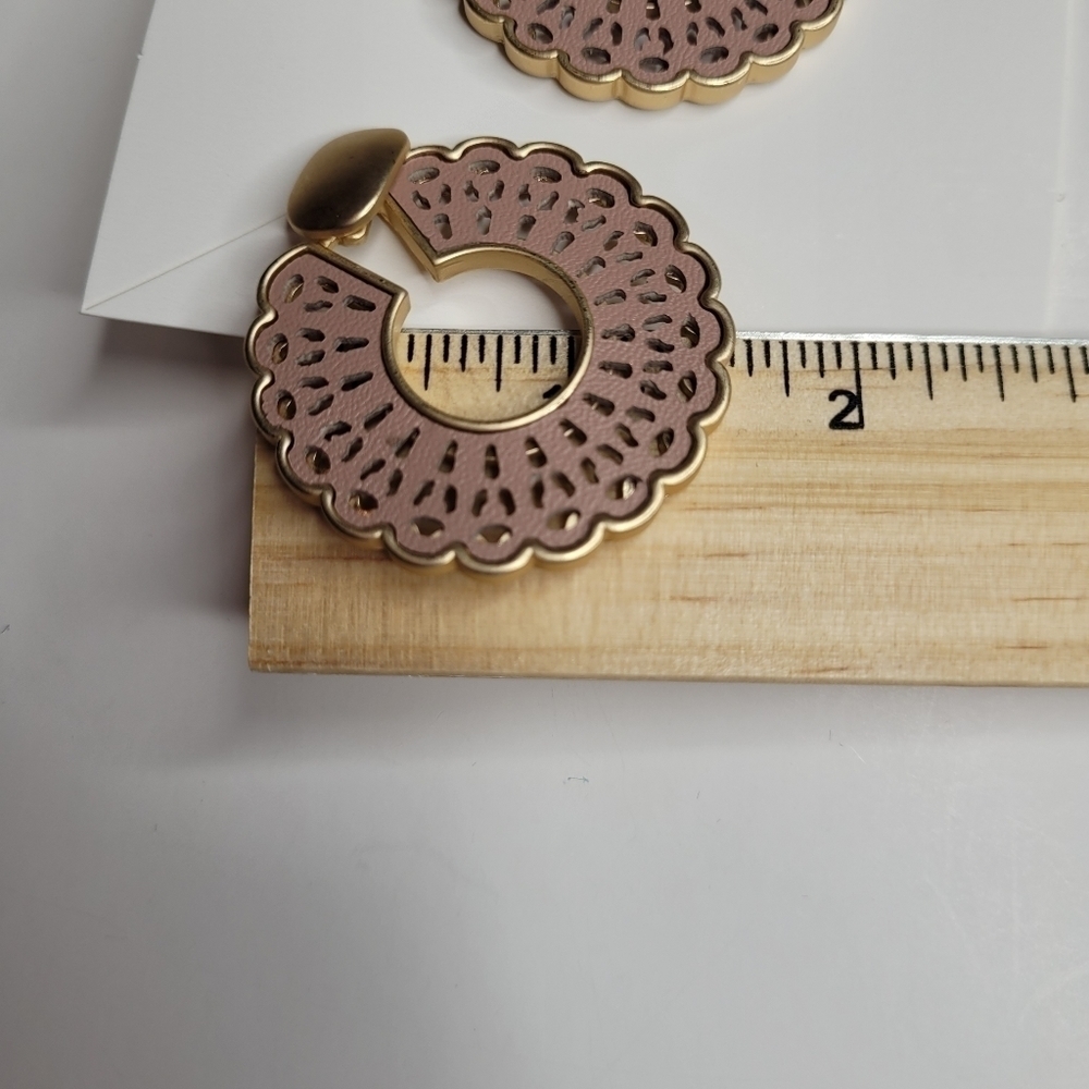 Taupe Mauve with Gold-Tone Trim Filigree Hoop Lobe Earrings - Picture 3 of 3